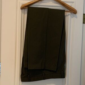 Men's Docker’s Dark Olive Green D3 Pants- great condition! Size 32 x 30